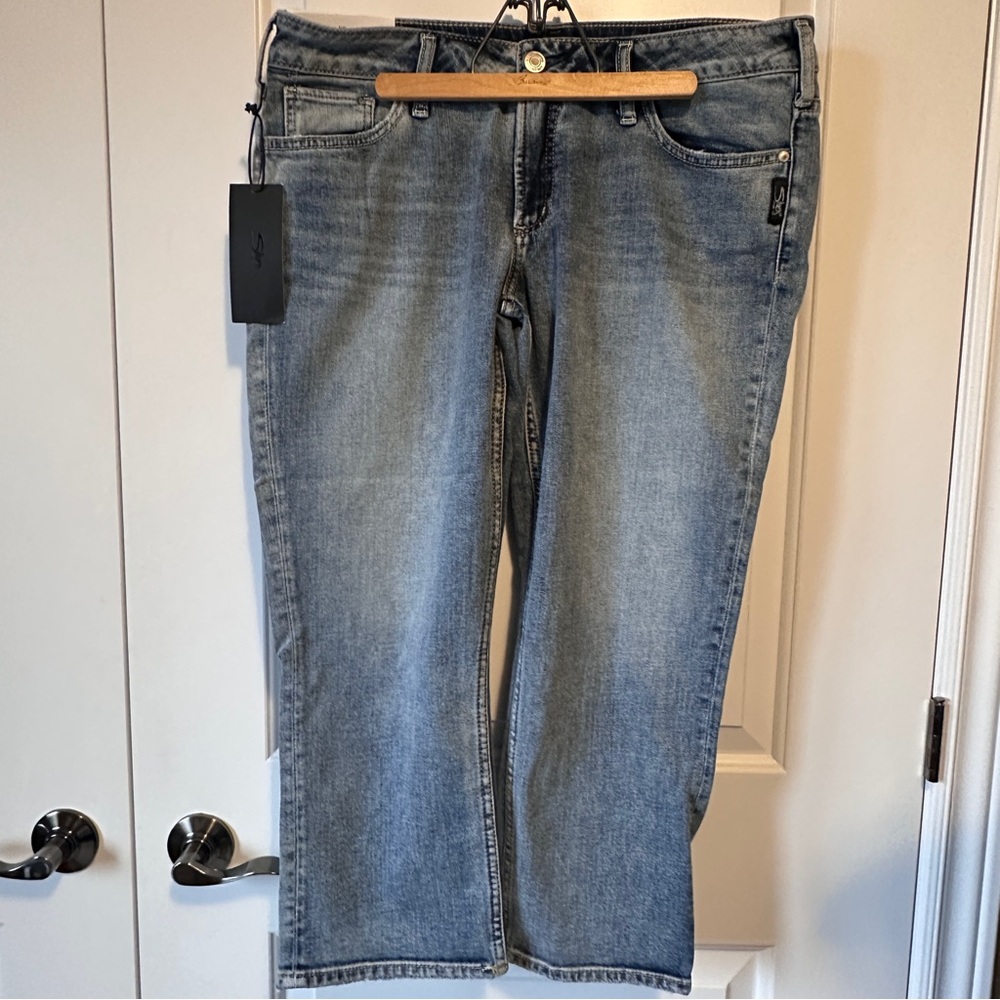 🆕 32” NWT Silver jeans Suki capri mid-rise curvy
